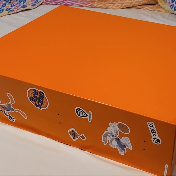 LEBRON XBOX SPACE JAM BASKETBALL LOCKER METAL CASE LIMITED EDITION. - Picture 6 of 10